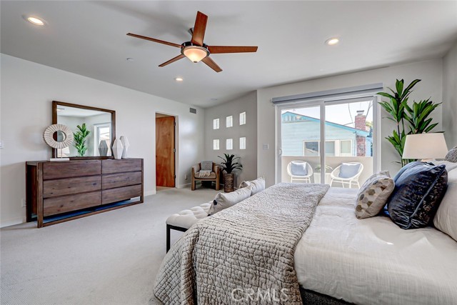 221 4th Place, Manhattan Beach, California 90266, 3 Bedrooms Bedrooms, ,3 BathroomsBathrooms,Residential,For Sale,4th,SB25027584