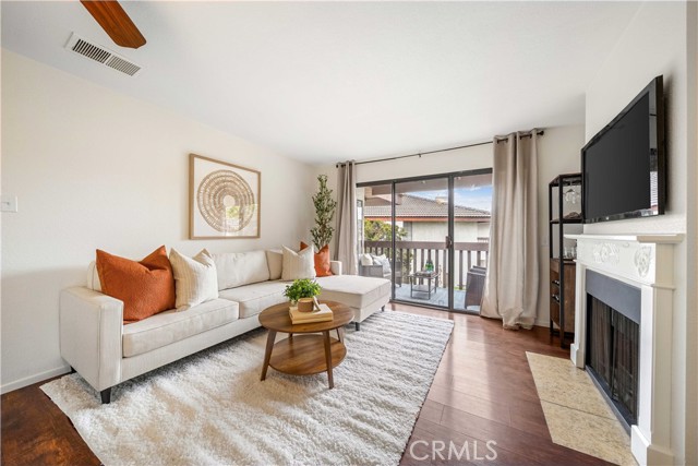 Detail Gallery Image 2 of 27 For 13101 Sunnybrook Circle #204,  Garden Grove,  CA 92844 - 2 Beds | 2 Baths