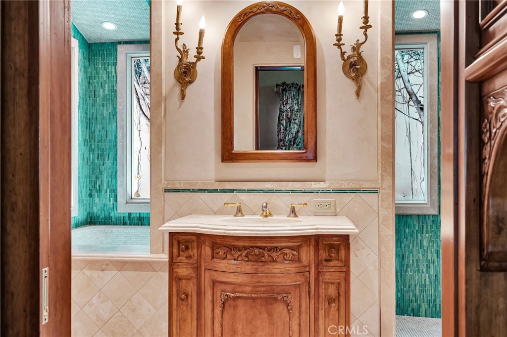 https://media.crmls.org/medias/9f02c814-1042-4b61-916f-c87f8e9af5f6.jpg?preset=X-Large