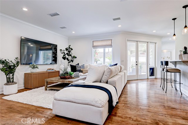 Detail Gallery Image 17 of 70 For 819 11th St, Manhattan Beach,  CA 90266 - 6 Beds | 5/2 Baths