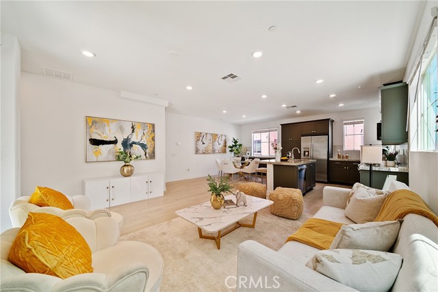 Detail Gallery Image 2 of 23 For 1419 St Simon Cir #E,  Alhambra,  CA 91803 - 4 Beds | 3/1 Baths