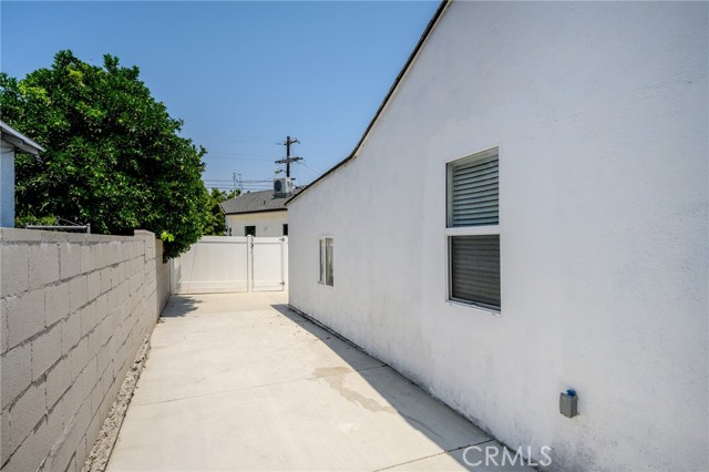 8302 Webb Avenue, Sun Valley CA: https://media.crmls.org/medias/9f056930-48d1-4389-bba1-7799767f1e10.jpg