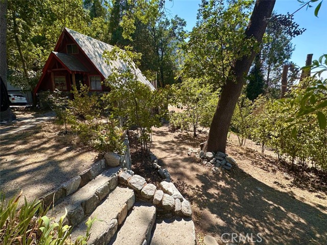 39722 Valley Of The Falls Drive, Forest Falls CA: https://media.crmls.org/medias/9f05a073-167e-403f-a6ad-07e183cf9bd2.jpg