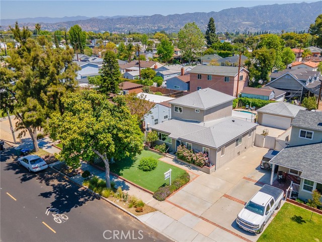 1234 N Pass Avenue, Burbank CA: https://media.crmls.org/medias/9f05dd81-5318-441a-8be3-00fd38cc6602.jpg