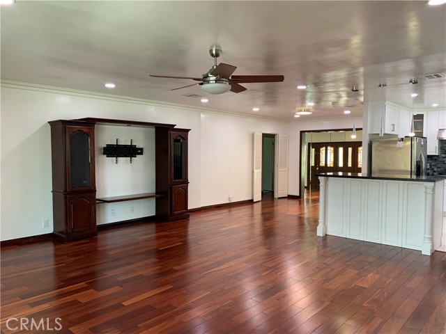 220 Laurel Avenue, Arcadia CA: https://media.crmls.org/medias/9f05f467-33d5-434a-a10e-977cdc9800d7.jpg