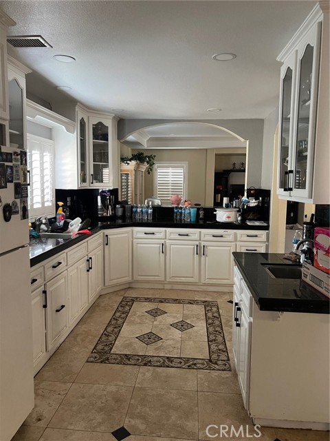 Detail Gallery Image 6 of 10 For 9326 Bunny Ln, Fontana,  CA 92335 - 4 Beds | 3 Baths