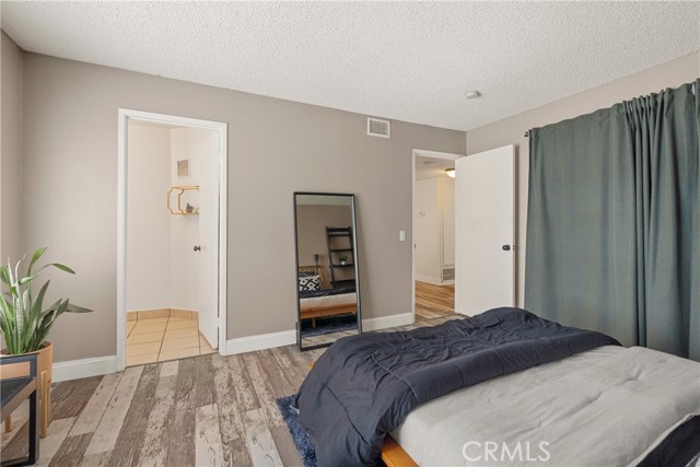 645 Pacific Avenue, Long Beach CA: https://media.crmls.org/medias/9f06dac0-35f9-4cd7-9d05-8ac4d867adcb.jpg