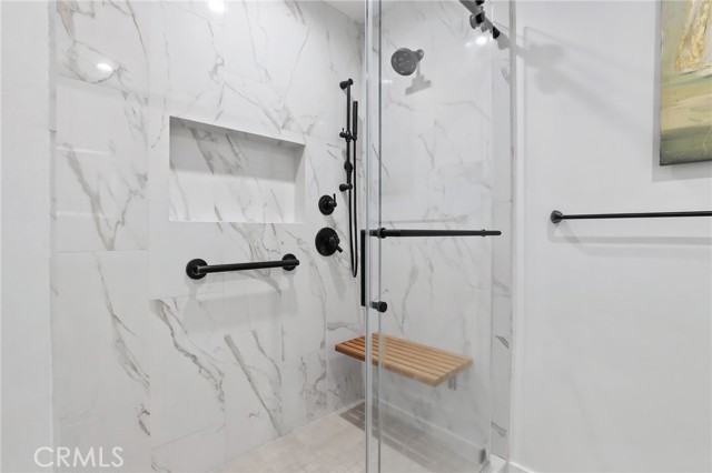 Detail Gallery Image 17 of 25 For 4424 Deanwood Dr, Woodland Hills,  CA 91364 - 5 Beds | 5/1 Baths