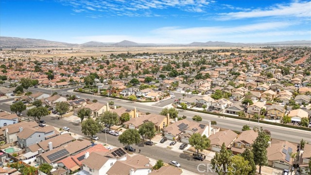 507 Coudures Way, Perris CA: https://media.crmls.org/medias/9f076c04-9685-416c-936e-2efc498036a1.jpg