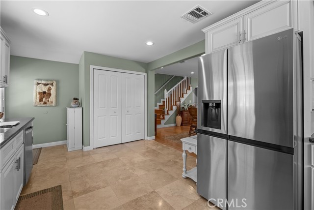 Detail Gallery Image 4 of 25 For 17820 Florwood Ave, Torrance,  CA 90504 - 4 Beds | 3 Baths