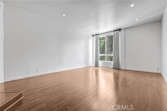 Detail Gallery Image 8 of 13 For 5333 Zelzah Ave #203,  Encino,  CA 91316 - 2 Beds | 2 Baths