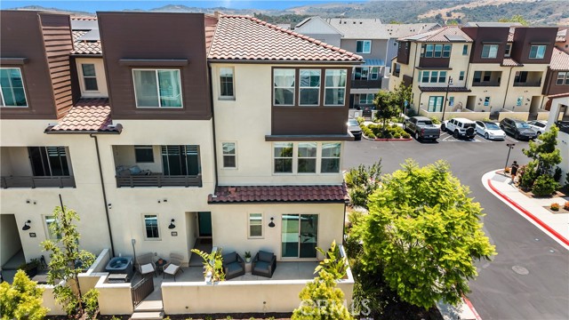 111 Juniper Drive, Rancho Mission Viejo CA: https://media.crmls.org/medias/9f0b3eeb-e1bf-409d-aa75-26cced21e14c.jpg