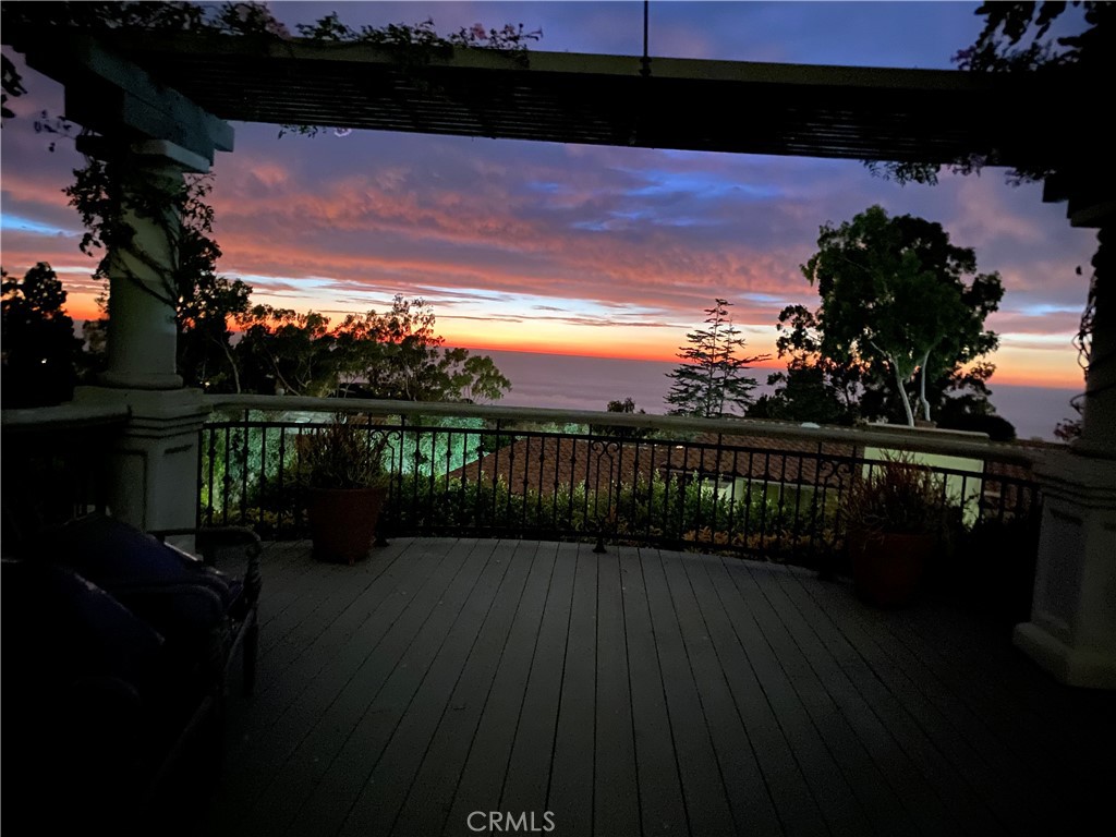 https://media.crmls.org/medias/9f0b8c4c-d4f3-40e6-af62-2277e8e5b9d9.jpg?preset=X-Large