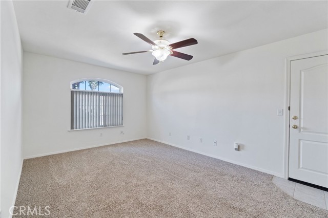 122 East, Madera CA: https://media.crmls.org/medias/9f0b9ed2-d256-4a93-b9e5-08d51801da82.jpg