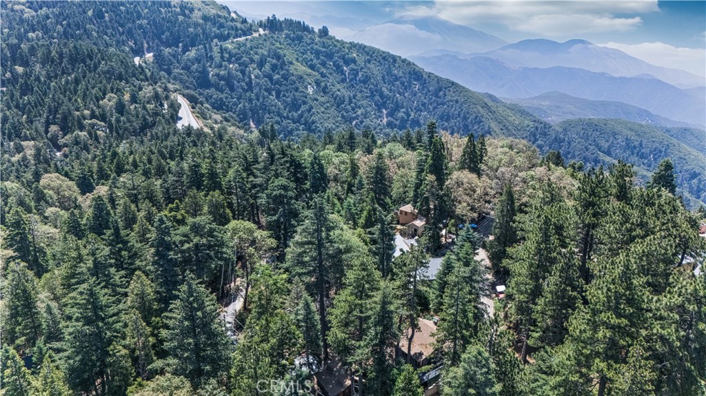 https://media.crmls.org/medias/9f0c12c7-7a3a-4db7-960b-22380d70dc56.jpg?preset=X-Large
