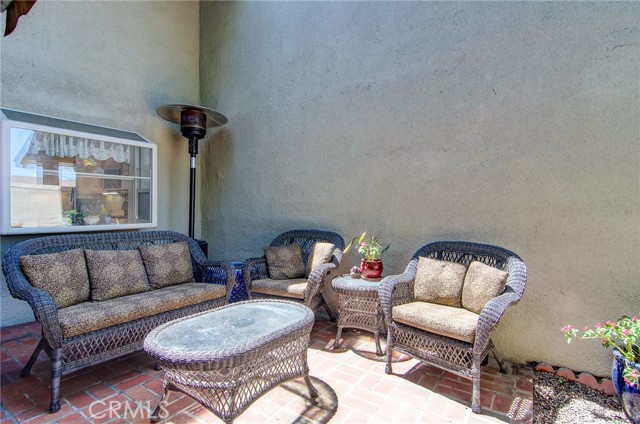 8646 Butte Circle, Huntington Beach CA: https://media.crmls.org/medias/9f0cd5bb-515f-4636-9749-0bfde18fd2e5.jpg