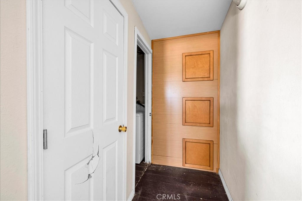 https://media.crmls.org/medias/9f0d4907-3fac-4544-90d9-7fd1c824e1b4.jpg?preset=X-Large