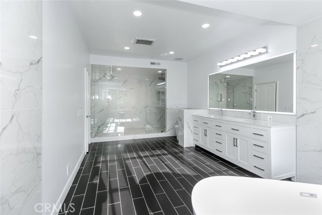 6037 Little Oak Lane, Woodland Hills CA: https://media.crmls.org/medias/9f0d4bd5-ba8e-445d-9e36-81bd82e075e8.jpg