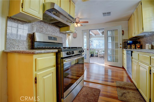 Detail Gallery Image 19 of 59 For 7115 Park Manor Ave, North Hollywood,  CA 91605 - 4 Beds | 2 Baths
