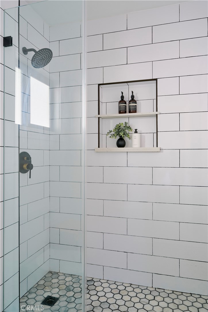 https://media.crmls.org/medias/9f0d65ee-140e-40f2-a16d-6b374bd2acc7.jpg?preset=X-Large