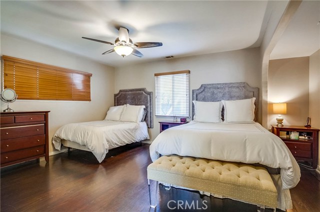 12415 Killion Street, Valley Village CA: https://media.crmls.org/medias/9f0e0b3a-49d8-439f-b729-acfedbdfdd48.jpg