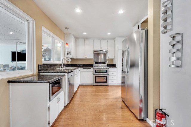 Detail Gallery Image 14 of 31 For 5665 Summerfield St, Camarillo,  CA 93012 - 3 Beds | 2 Baths
