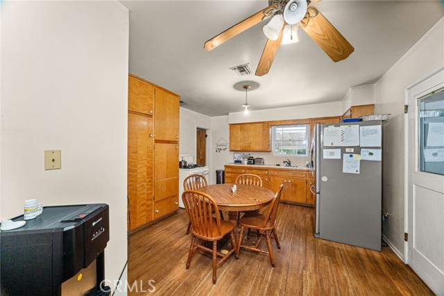 1830 E Victoria Avenue, San Bernardino CA: https://media.crmls.org/medias/9f1064b0-9f3d-4ecf-9b8e-5ae691a3c587.jpg
