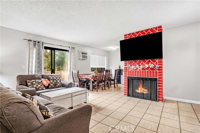 Detail Gallery Image 3 of 16 For 9054 Willis Ave #21,  Panorama City,  CA 91402 - 2 Beds | 1/1 Baths