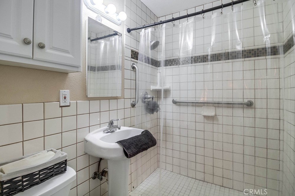 https://media.crmls.org/medias/9f118f6e-be6c-48ee-b7e6-089e04a8a76a.jpg?preset=X-Large