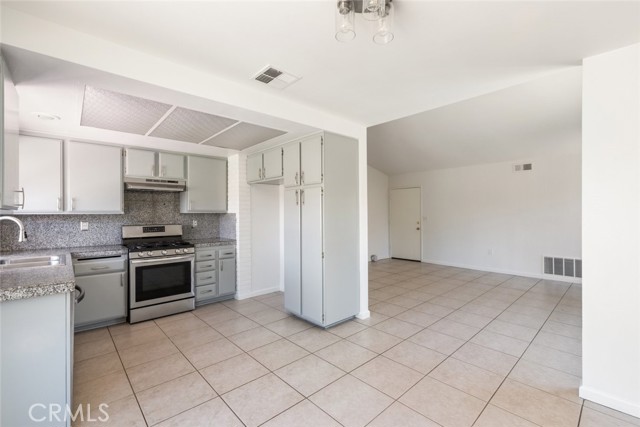 Detail Gallery Image 11 of 35 For 11657 Queensborough St, Riverside,  CA 92503 - 3 Beds | 2 Baths