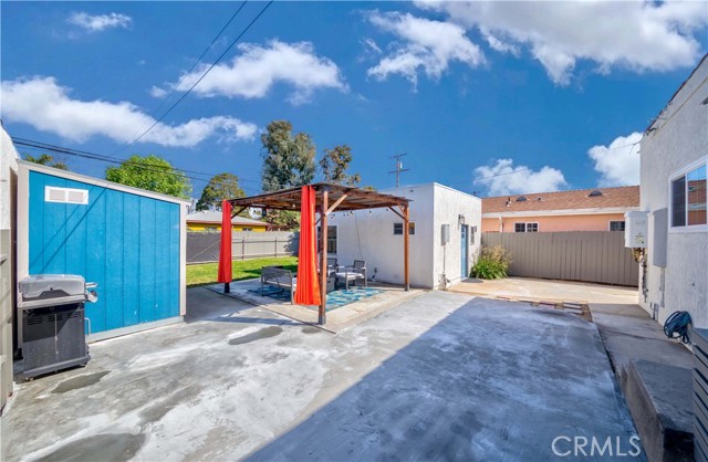 447 Hullett Street, Long Beach, California 90805, 2 Bedrooms Bedrooms, ,2 BathroomsBathrooms,Single Family Residence,For Sale,Hullett,SB24078331