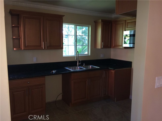 Detail Gallery Image 10 of 11 For 1915 1917 S Orange Dr, Los Angeles,  CA 90016 - – Beds | – Baths