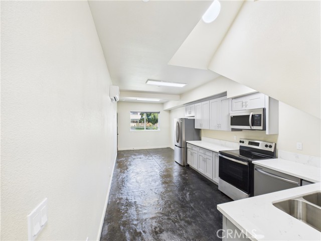 8457 Langdon, North Hills CA: https://media.crmls.org/medias/9f12f2d0-f87c-4fc7-9585-61453fbb2438.jpg