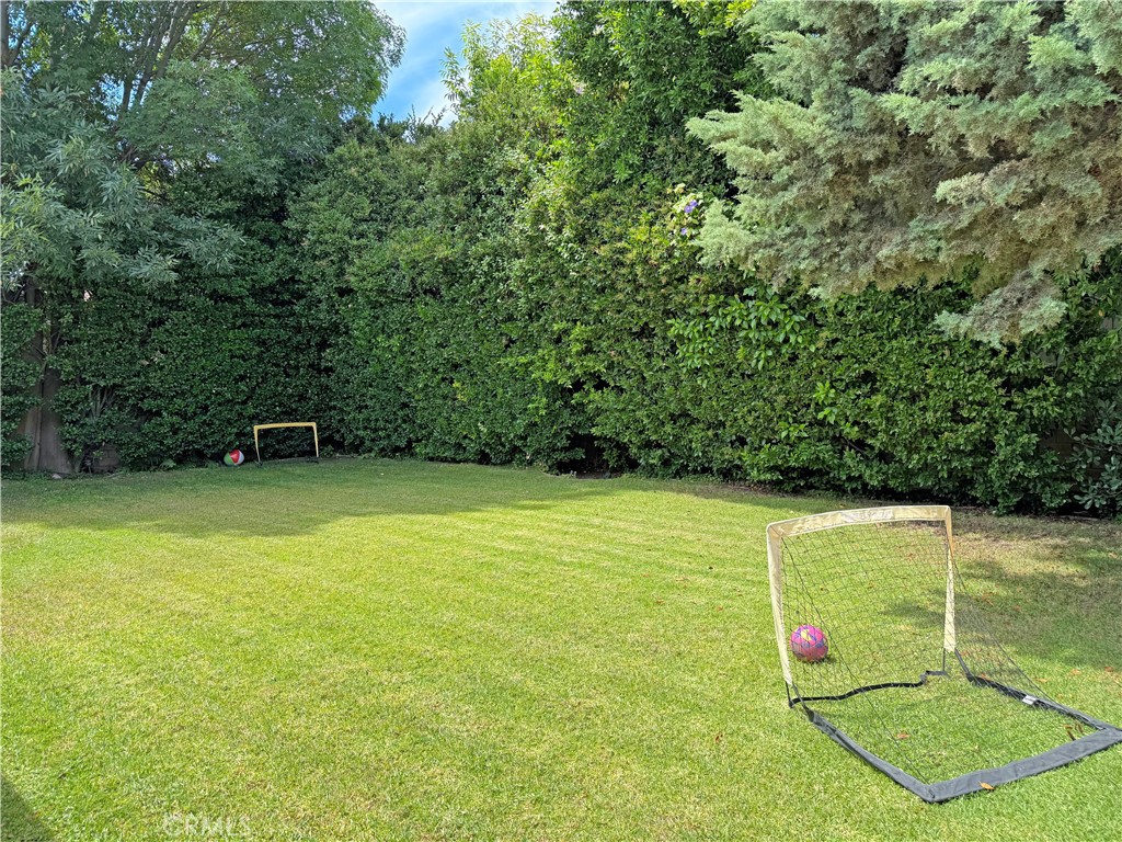 https://media.crmls.org/medias/9f131a9a-467c-4e1a-b4d4-6a2881ef9c16.jpg?preset=X-Large