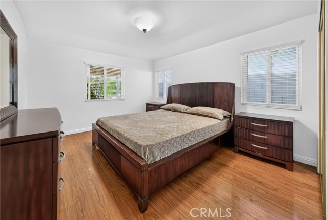 11407 Delano photo 27