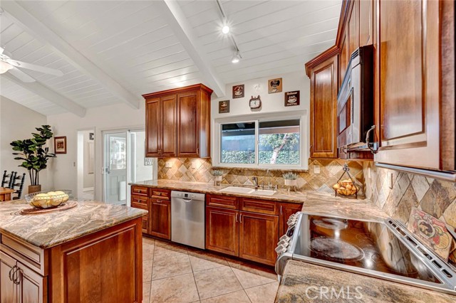 Detail Gallery Image 8 of 28 For 508 Green Acre Dr, Fullerton,  CA 92835 - 4 Beds | 2/1 Baths