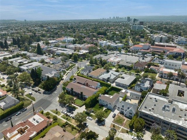 757 Windsor Boulevard, Los Angeles, California 90005, 4 Bedrooms Bedrooms, ,5 BathroomsBathrooms,Single Family Residence,For Sale,Windsor,SR24123185