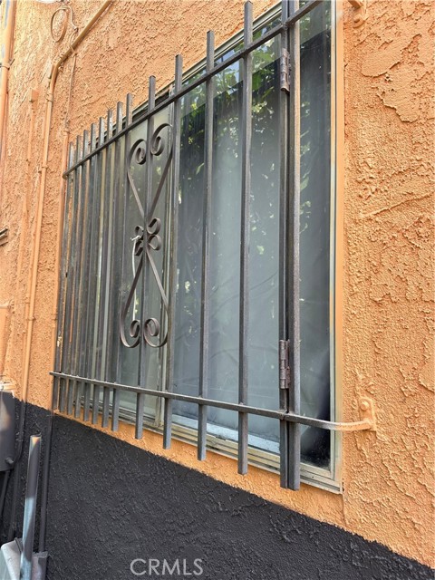 201 W Raymond Street, Compton CA: https://media.crmls.org/medias/9f14015b-2e13-4fe4-b2b6-710306f7f48d.jpg
