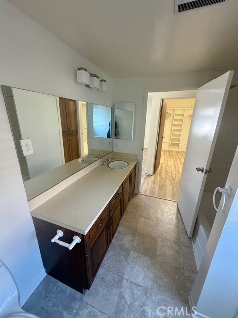 Detail Gallery Image 10 of 12 For 605 Redondo Avenue #206,  Long Beach,  CA 90814 - 1 Beds | 1/1 Baths