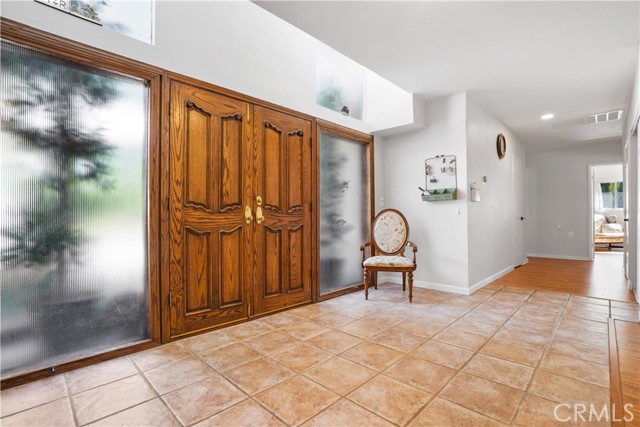 6233 Capistrano Avenue, Woodland Hills CA: https://media.crmls.org/medias/9f14e26c-8c6c-44fa-8c01-e1020f876e0f.jpg