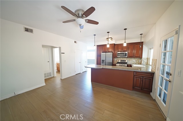 28321 Evergreen Lane, Saugus CA: https://media.crmls.org/medias/9f15ab79-5f99-4307-bd4f-2488138f7f7f.jpg