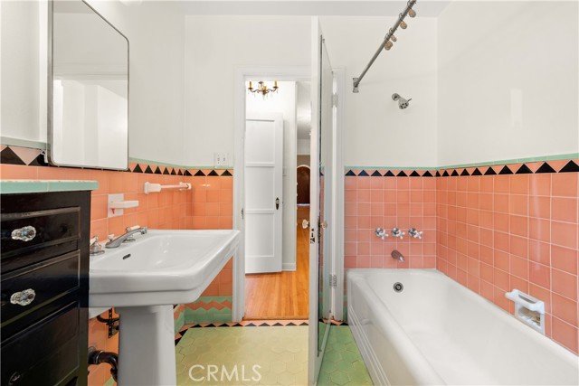411 N Vega Street, Alhambra CA: https://media.crmls.org/medias/9f15b8d2-cdb9-43b1-80dc-896ceb3d3acd.jpg