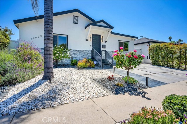 17900 Bullock Street, Encino CA: https://media.crmls.org/medias/9f15f03b-048e-4ecb-933d-5e4fb577821b.jpg