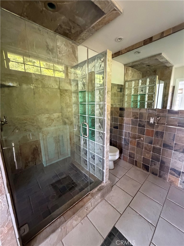 https://media.crmls.org/medias/9f16435e-7734-4aeb-a04c-524412449977.jpg?preset=X-Large