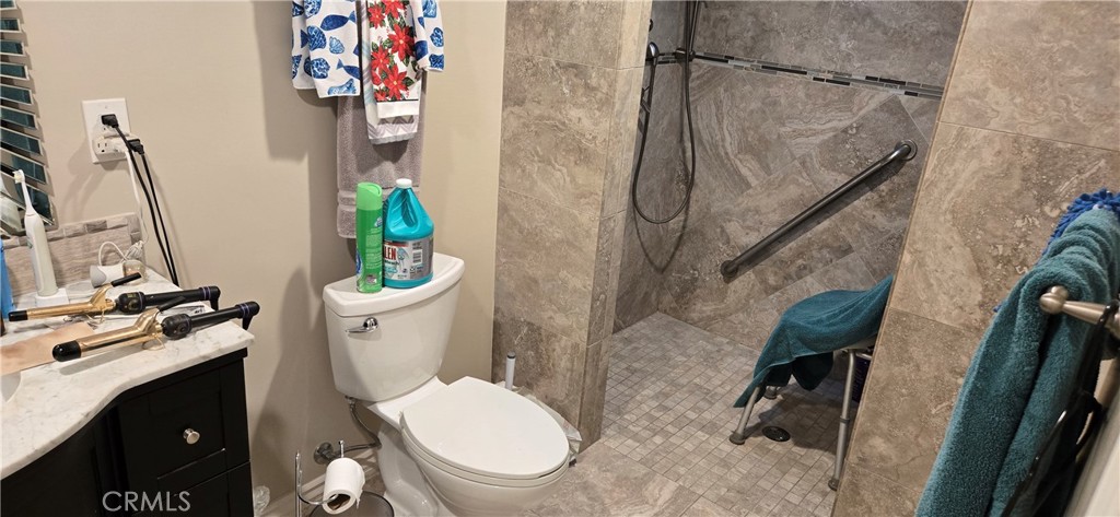 https://media.crmls.org/medias/9f16c68e-62da-4ea9-a84a-7f0e65ff8e6e.jpg?preset=X-Large