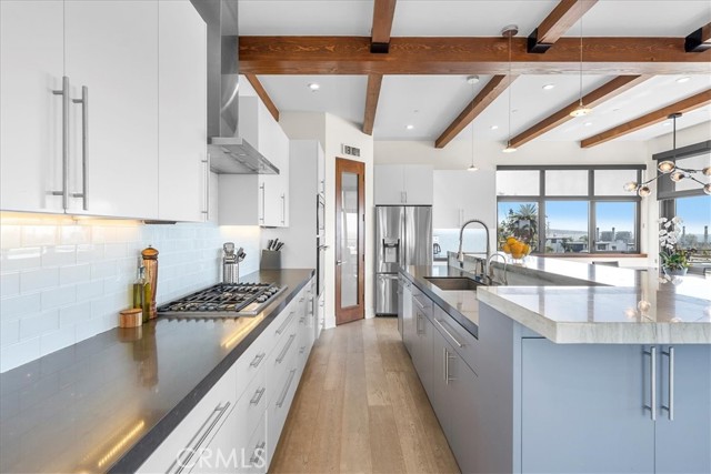 1032 6th, Hermosa Beach, California 90254, 4 Bedrooms Bedrooms, ,3 BathroomsBathrooms,Residential,Sold,6th,SB22136354