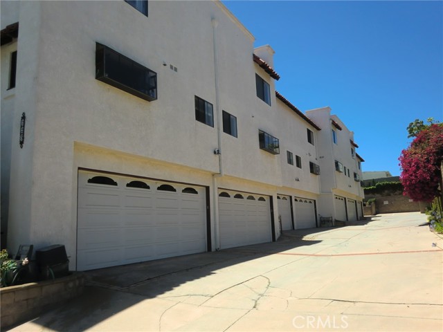 Driveway Entry to convenient Direct Access 2 Car Garage