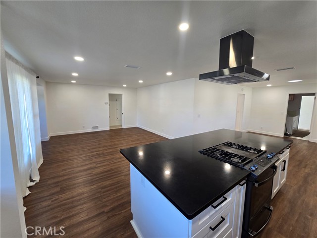 Detail Gallery Image 9 of 28 For 308 S California St, Orange,  CA 92866 - 3 Beds | 2 Baths