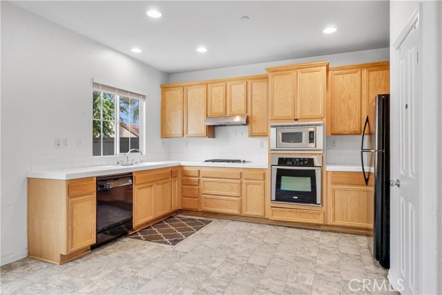 Detail Gallery Image 17 of 42 For 4563 Nicole Way, Riverside,  CA 92501 - 3 Beds | 2/1 Baths