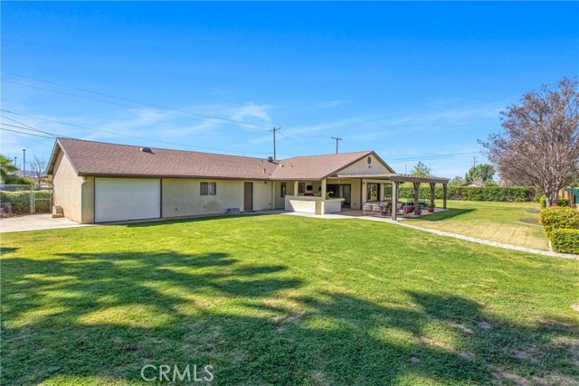 Detail Gallery Image 34 of 45 For 28216 Eucalyptus, Highland,  CA 92346 - 3 Beds | 2/1 Baths